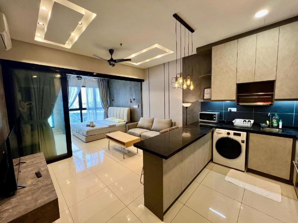 Highpark Suites In Petaling Jaya, Kelana Jaya By Plush Kampong Baharu Sungai Way Eksteriør bilde